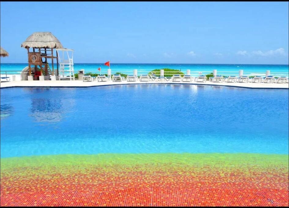 Amazing Beachfront Apartment Канкун Екстериор снимка