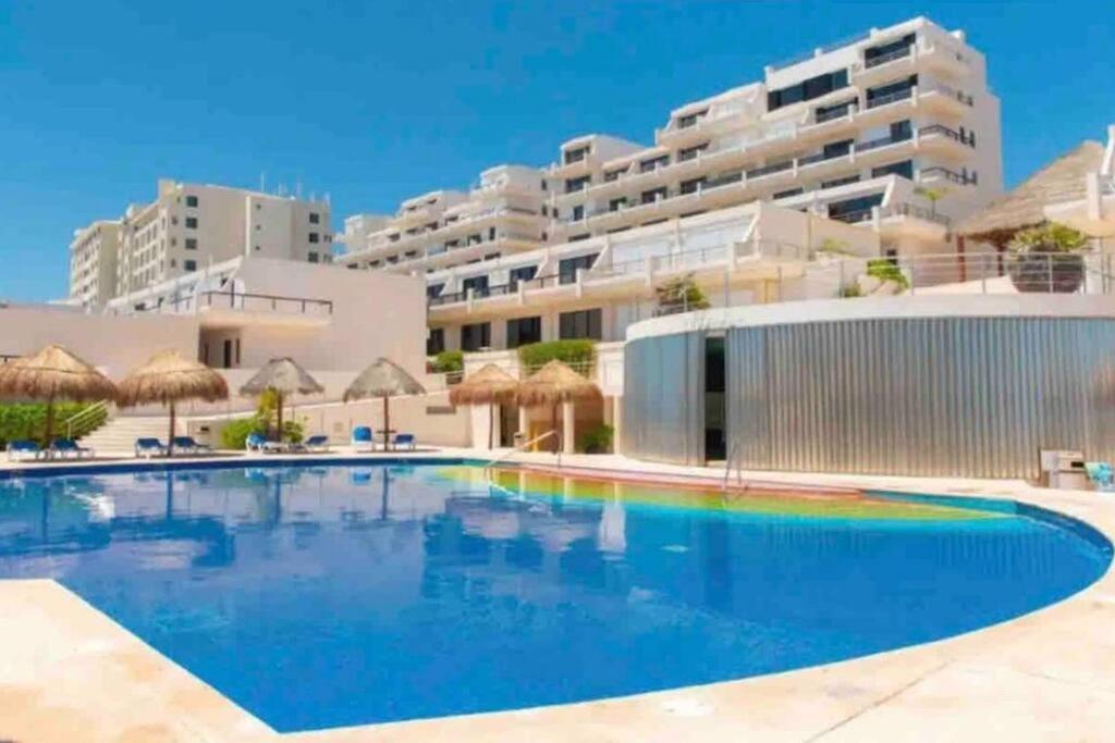 Amazing Beachfront Apartment Канкун Екстериор снимка