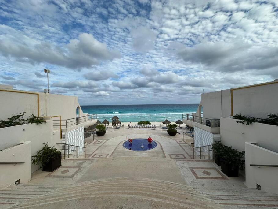 Amazing Beachfront Apartment Канкун Екстериор снимка