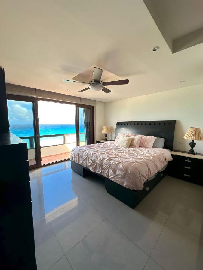 Amazing Beachfront Apartment Канкун Екстериор снимка