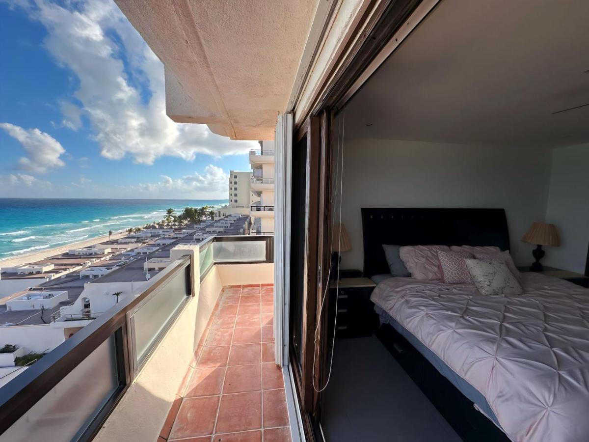 Amazing Beachfront Apartment Канкун Екстериор снимка